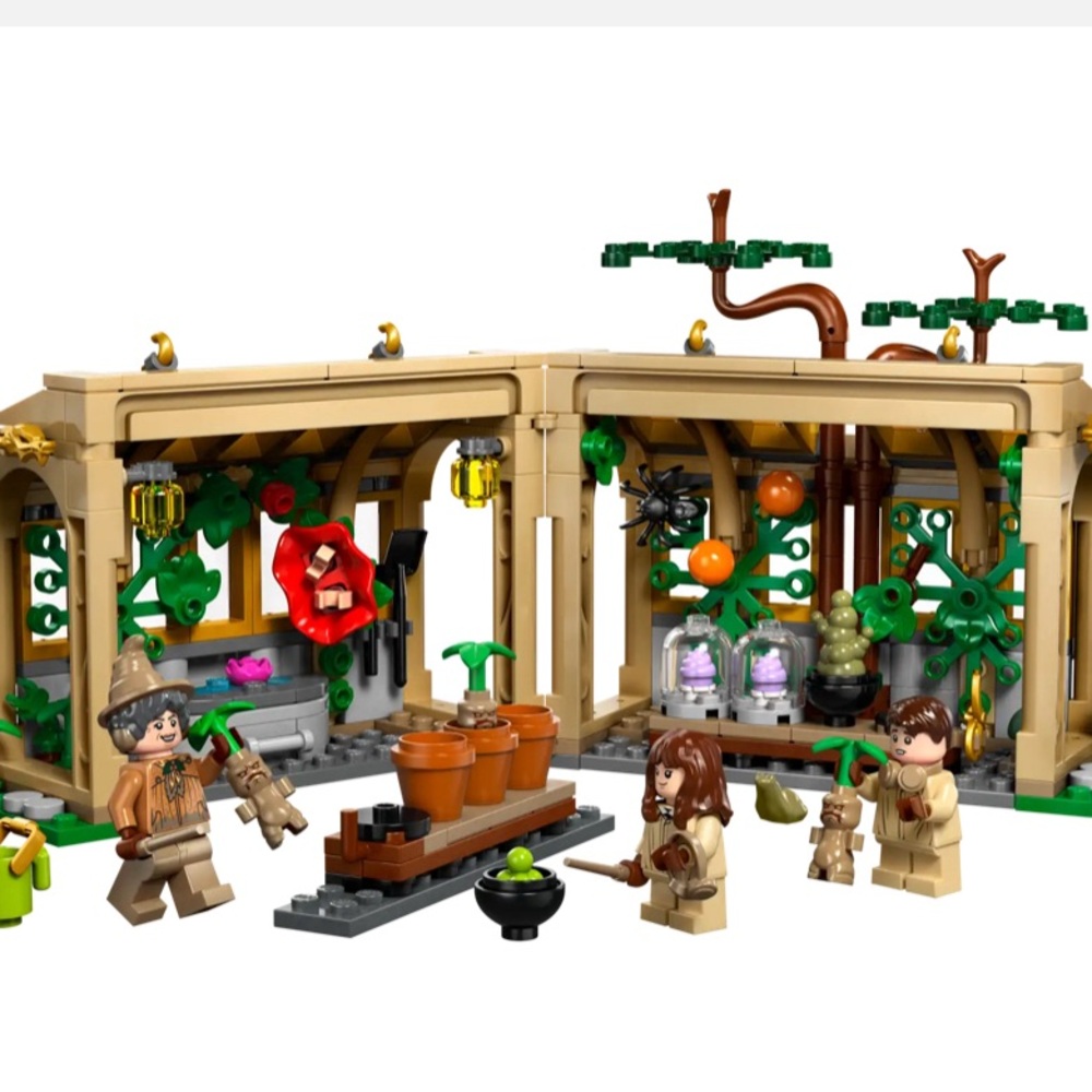 LEGO Harry Potter Hogwarts Castle: Herbology Class 76445 NEW in Sealed Box - Picture 6 of 7